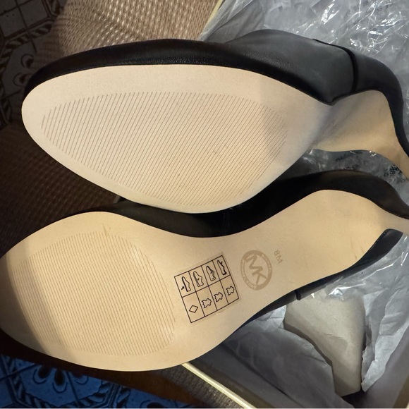 NWT Michael Kors black zip ankle boots - Picture 3 of 4